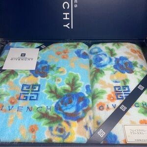 Givenchy Floral Blue Towel Set